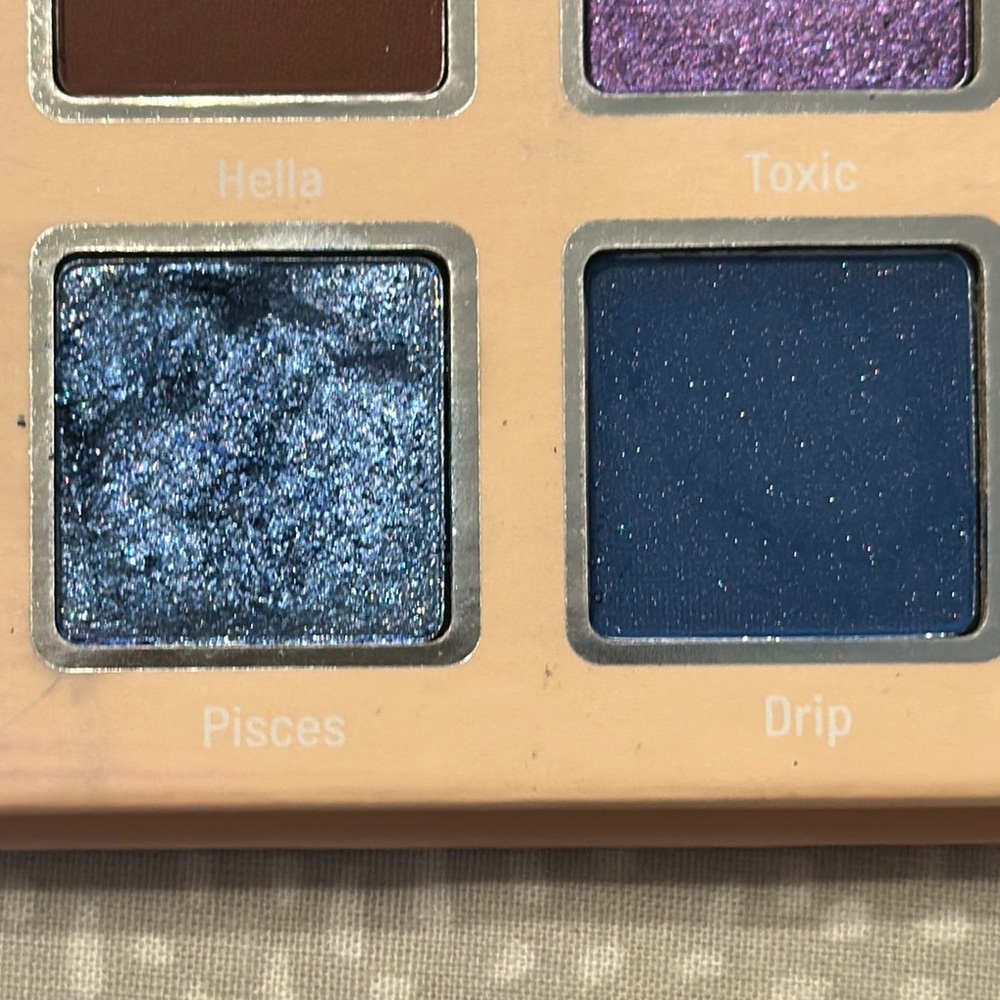 Beauty Creations Eyeshadow Palette - Vibrant Shades - Picture 6 of 10
